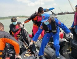 Satpolairud Polres Karimun Bersama Tim SAR Berhasil Menemukan Korban Laka Laut