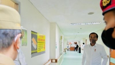 Jokowi Sidak Layanan BPJS Di RSUD Arifin Achmad