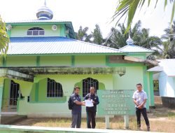 PT Timah Tbk Serahkan Bantuan ke Masjid Nurul Iman di Kecamatan Kundur