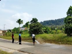 PT Timah Tbk Bersama Warga Desa Gemuruh Gotong Royong Bersama