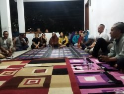 Lahannya Diklaim Oleh Pengembang, Puluhan Warga Marchelia Pagari Area Rumahnya