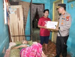 Kapolres Karimun Ulurkan Bantuan Untuk Pak Karim Warga Kec. Moro