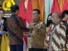 Jokowi Serahkan Ansar Penghargaan Provinsi Terbaik Tangani Covid-19