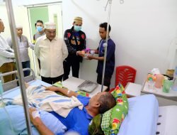 Sambut Lebaran, Bupati Karimun Jenguk Warga di RSUD Muhammad Sani