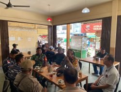 Kompak, Polsek Moro Polres Karimun Sambang Bercerita Bersama TNI.