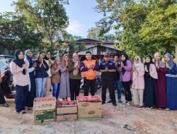 Supermarket Naga Mas Berbagi Takjil Kepada Masyarakat