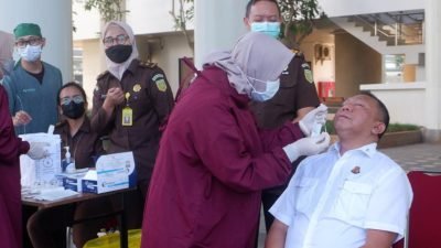 Kejagung Lakukan Swab Antigen ke Pegawai, Guna Cegah Subvarian Baru COVID-19