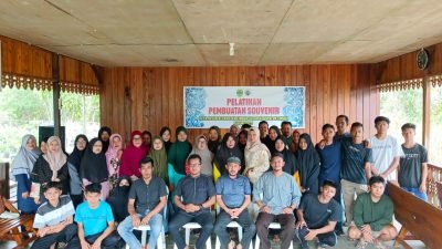 Pelatihan Pembuatan Souvenir Desa Resun