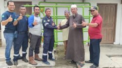 Jelang Idul Adha, PT Timah Tbk Serahkan Bantuan Peralatan Penyembelihan Hewan Kurban ke Masjid Nurul Jami