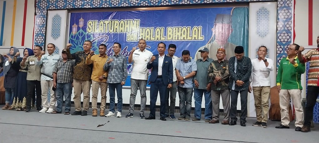 Tiga puluhan koordinator kelompok relawan se-Batam, memberi kesaksian di hadapan Amsakar, tentang potensi kepemimpinan Amsakar Ahmad, yang saat ini masih menjabat Wali Kota Batam, untuk menduduki Wali Kota Batam pada 2024. (Owntalk)