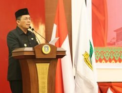 Ansar Serahkan Ranperda Pertanggungjawaban Pelaksanaan APBD 2022 kepada DPRD Kepri