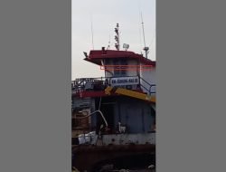 Kapal Keruk KM Gunung Mas 88 di Batuampar Disegel