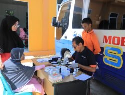 Mobil Sehat PT Timah Tbk Berikan Pelayanan Kesehatan Gratis dan Berikan Makanan Tambahan untuk Balita