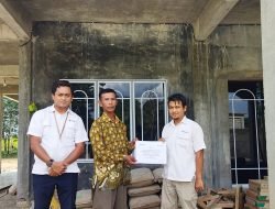 Percepat Pembangunan Surau Baitul Ana, PT Timah Tbk Serahkan Bantuan ke Panitia Pembagunan