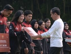 Jokowi Beri Bonus Kontingen Atlet SEA Games ke-32 Rp289 Miliar