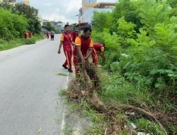 Polres Karimun dan Polsek Jajaran Bersama Masyarakat Bersihkan Sampah