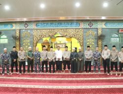 Jalin Sinergitas TNI/Polri Polres Karimun Laksanakan Sholat Subuh Bersama