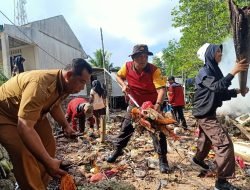 Kegiatan Gotong Royong Oleh Polsek Moro Dalam Rangka HUT RI Ke-78