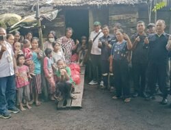 Peduli Terhadap Suku Asli di Desa Perayun, PT Timah Serahkan Paket Sembako