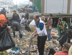 Peduli Lingkungan, Polda Kepri Lakukan kegiatan Bersih Pantai Bersama Stakeholder dan OKP di Karimun