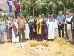 Pendeta Rimhot Simamora M.Th Pimpin Acara Peletakan Batu Pertama Gereja HKI Karimun