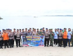 Sambut HUT Ke-73, Satpolairud Polres Karimun Gelar Aksi Bersih Pantai