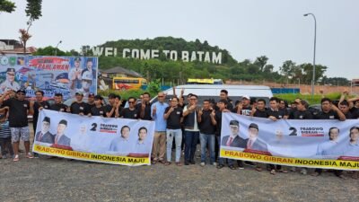 Endipat Wijaya Lepas Konvoi Ratusan Mobil Berstiker Prabowo-Gibran