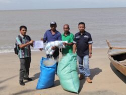 PT Timah Tbk Serahkan Bantuan Alat Tangkap Untuk KUB Titihan Muhibah Kelurahan Sawang