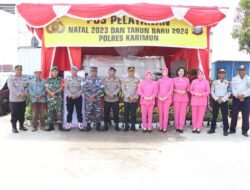 Kapolres Karimun Bersama Ketua Bhayangkari Bagikan Bingkisian Kepada Pos Pam