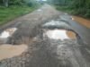 Kondisi Jalan Rusak Parah Dengan Lobang Besar Tak Kunjung Diselesaikan