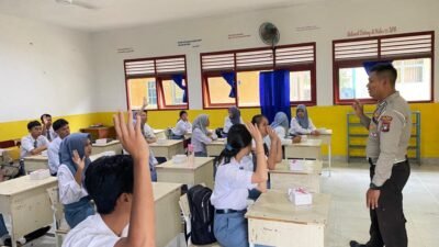 Satlantas Polres Lingga Lakukan Sosialisasi Ketertiban Lalu Lintas Terhadap Pelajar Sekolah