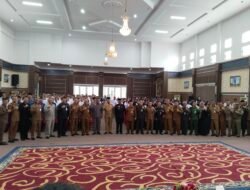 Bupati Karimun Aunur Rafiq Serahkan 190 SK Pegawai PPPK