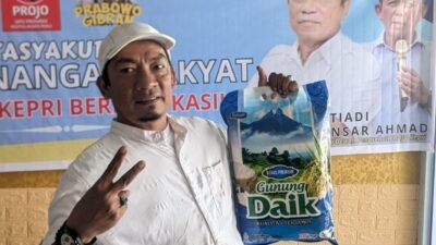Ucapkan Terimakasih Atas Kemenangan Prabowo-Gibran di Kepri, Projo Bagikan Ratusan Karung Beras Untuk Masyarakat