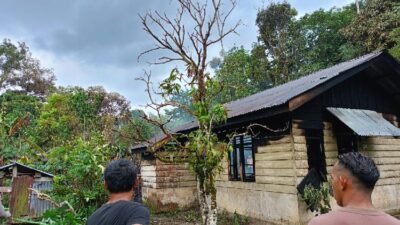 Kurang Dari 1 Jam, Dakmar Lingga Berhasil Padamkan Api Yang Lahap Rumah Warga