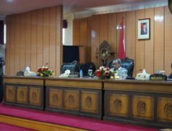 Foto: Ketua DPRD Karimun Yusuf Sirat Pimpin Rapat Paripurna