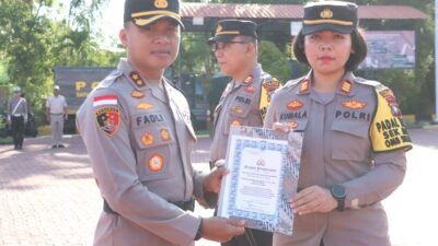Upacara Kesadaran Nasional, Kapolres Karimun Berikan Reward Anggota Yang Berprestasi