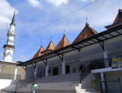 Mengintip Kehidupan Masjid Sokambang, Monumen Bersejarah di Sumenep