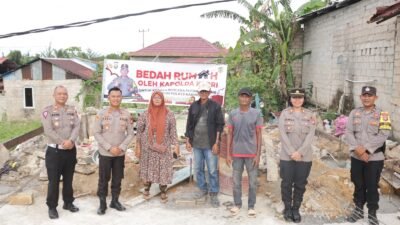 Kapolda Kepri Bersama Polres Karimun Gelar Program Bedah Rumah bagi Korban Angin Puting Beliung