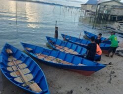 Bagikan 5 Unit Sampan, Kades Cempa : Tahun Depan Kami Bagikan Lagi
