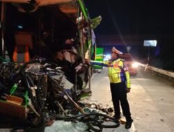 Tragedi di Tol Jombang: Bus Study Tour SMP Malang Tabrak Truk Dua Tewas dan Belasan Luka