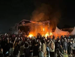 Konser Guyon Waton Batal, Penonton Ngamuk dan Bakar Panggung