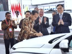 Jokowi Resmikan Pabrik Baterai Kendaraan Listrik Terbesar di Asia Tenggara