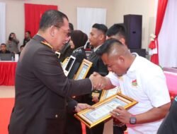 Ketua Melayu Raya Lingga Terima Penghargaan Partisipasi Bedah Rumah dari Kapolda Kepri