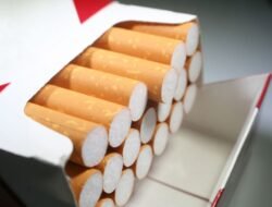 Jokowi Resmi Larang Jual Rokok di Dekat Sekolah dan Tempat Main Anak