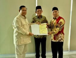 Ansar-Nyanyang Terima SK Dukungan Dari Prabowo untuk Pilkada Kepri