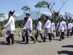 Menjaga Kelestarian Alam Lereng Gunung Slamet Melalui Tradisi Tuk Sikopyah