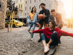 OJK: 37,17 Persen Kredit Macet Pinjol dari Gen Milenial dan Gen z