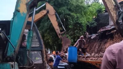 Banjir dan Longsor di Rusun Mukakuning Batam Sebabkan Kemacetan Parah