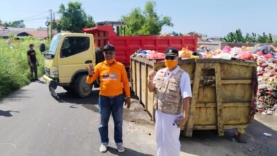 Bakti Lubis-Raja Bakhtiar: Aksi Nyata Tangani Sampah di Karimun