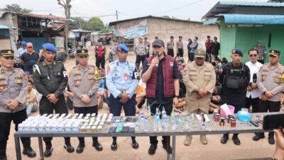 Polda Kepri Bersih-bersih Kampung Aceh, Wujudkan Kampung Bebas Narkoba – Sehat Madani